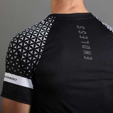 Endless Feisty Geo svart vit t-shirt